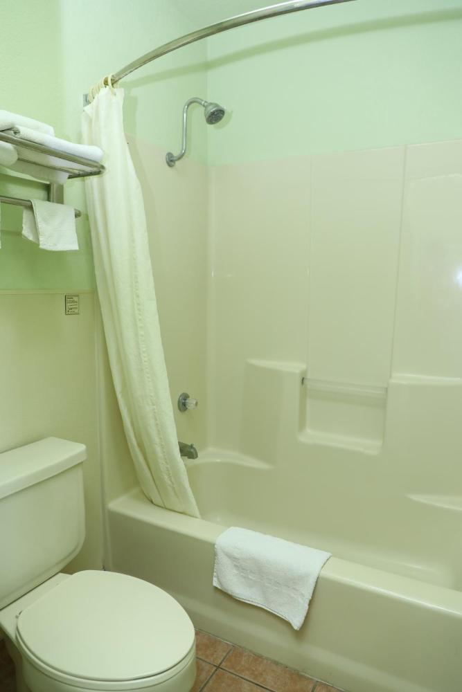 King Room - Non-Smoking interior